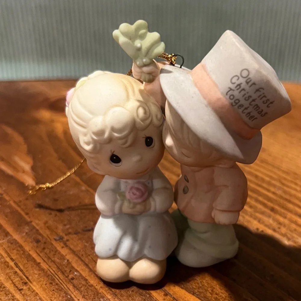 VTG PRECIOUS MOMENTS 2001 OUR FIRST CHRISTMAS TOGETHER PORCELAIN ORNAMENT 878855